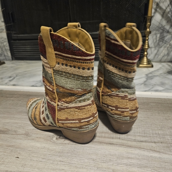 Cowboy boots! 🐎 - Picture 6 of 9